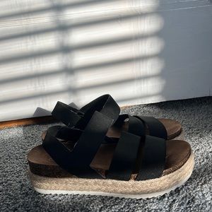 Steve Madden platform sandals. Size 6